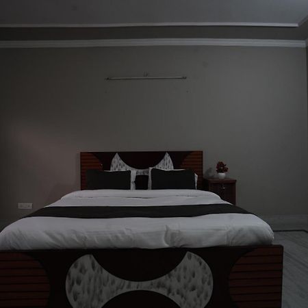 Play-Sunflower Omega-1 Couple Friendly Greater Noida Extérieur photo