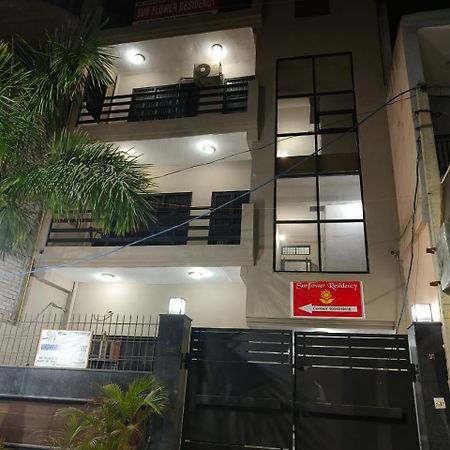 Play-Sunflower Omega-1 Couple Friendly Greater Noida Extérieur photo