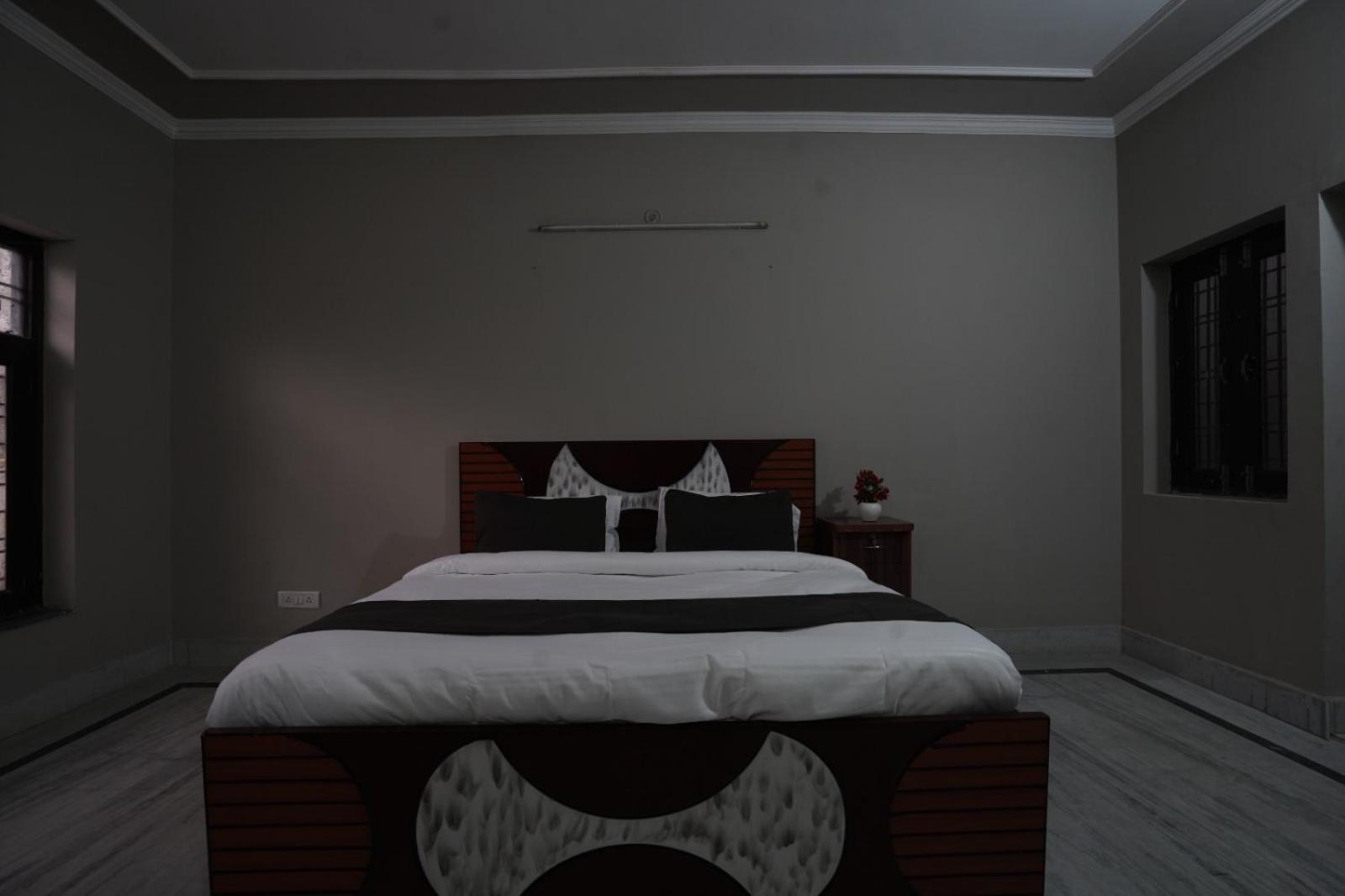 Play-Sunflower Omega-1 Couple Friendly Greater Noida Extérieur photo