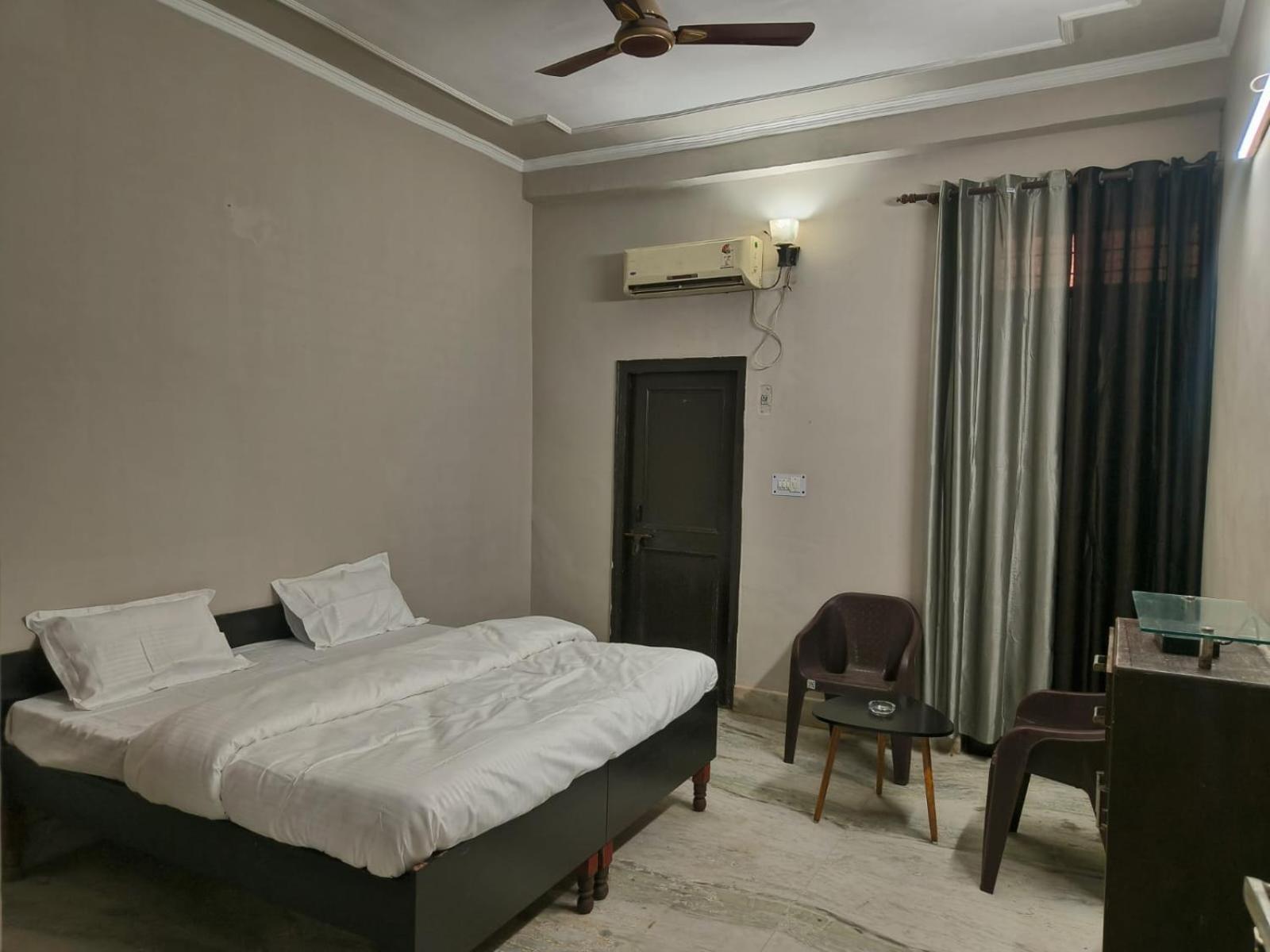 Play-Sunflower Omega-1 Couple Friendly Greater Noida Extérieur photo